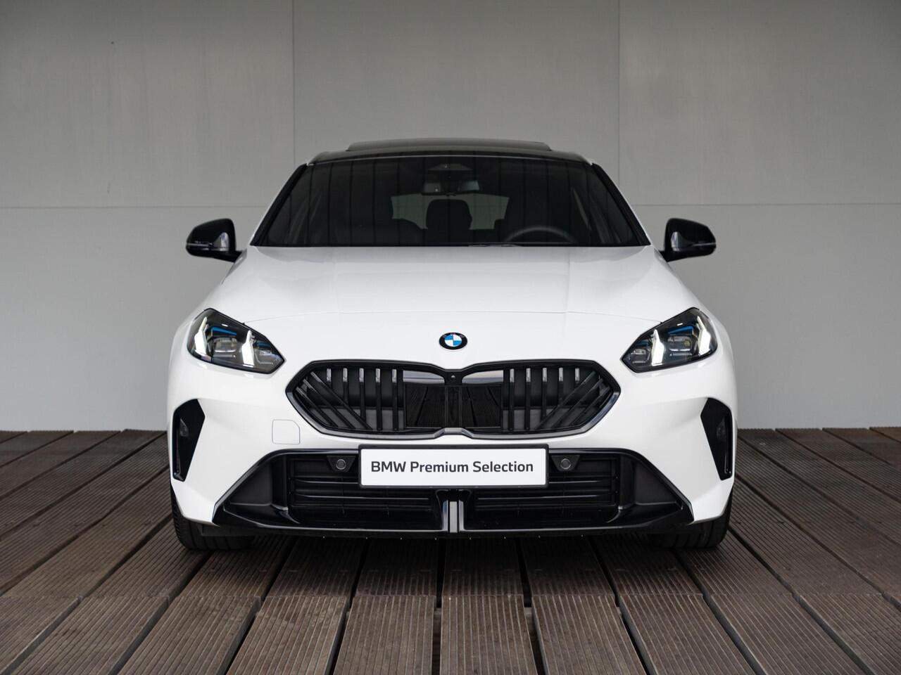 BMW 1-SERIE 120 | M Sportpakket Pro | Premium Pack | Harman-Kardon | Verwarmd Stuurwiel | Comfort Access | Achteruitrijcamera | Panoramadak | Ekris Selection