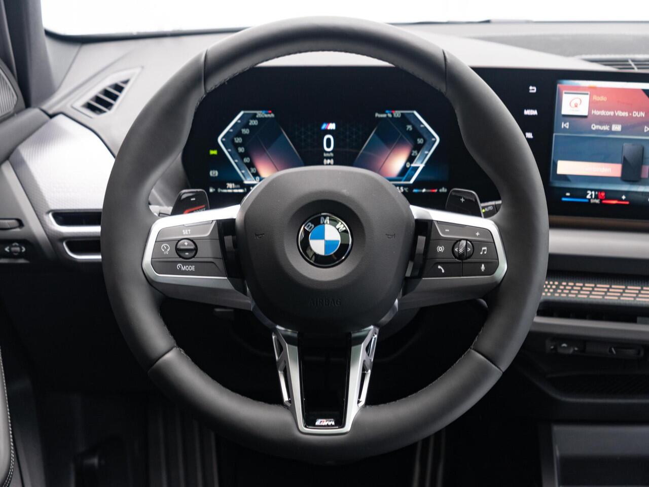BMW 1-SERIE 120 | M Sportpakket Pro | Premium Pack | Harman-Kardon | Verwarmd Stuurwiel | Comfort Access | Achteruitrijcamera | Panoramadak | Ekris Selection