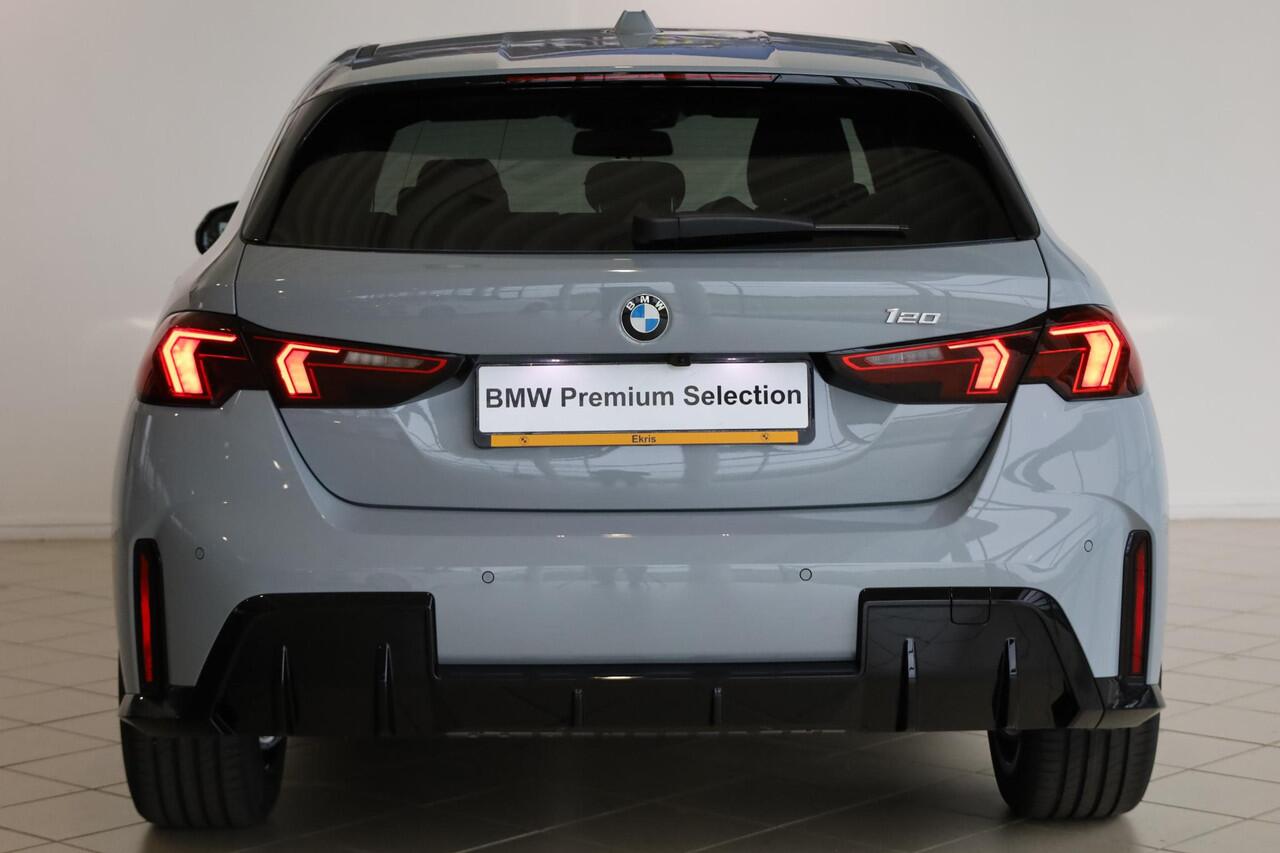 BMW 1-SERIE 120 | M Sportpakket | Stoel & Stuurwielverwarming | Dodehoekdetectie | Comfort Access | Achteruitrijcamera | Adaptieve LED | Ekris Selection