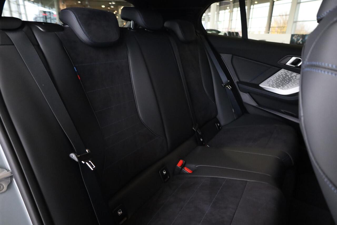 BMW 1-SERIE 120 | M Sportpakket | Stoel & Stuurwielverwarming | Dodehoekdetectie | Comfort Access | Achteruitrijcamera | Adaptieve LED | Ekris Selection