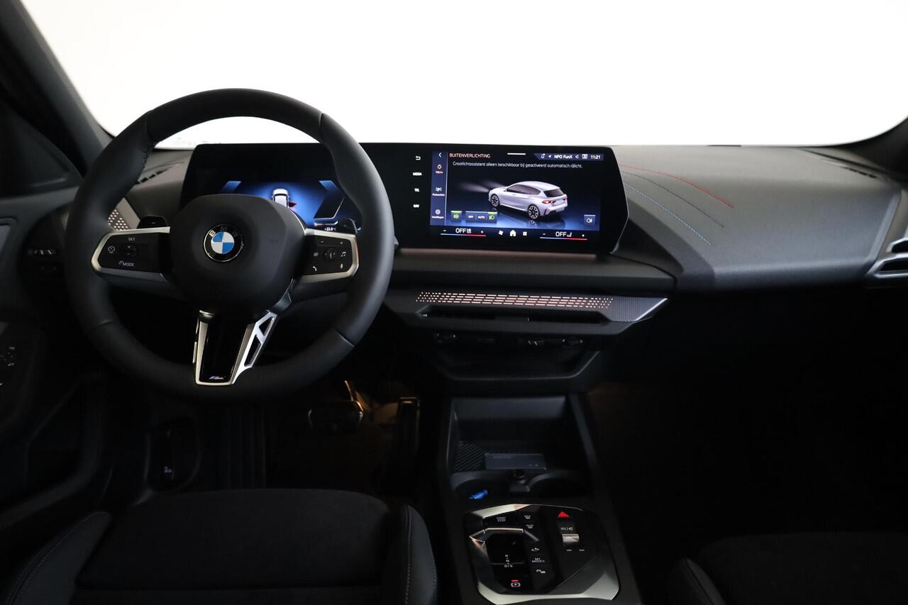 BMW 1-SERIE 120 | M Sportpakket | Stoel & Stuurwielverwarming | Dodehoekdetectie | Comfort Access | Achteruitrijcamera | Adaptieve LED | Ekris Selection