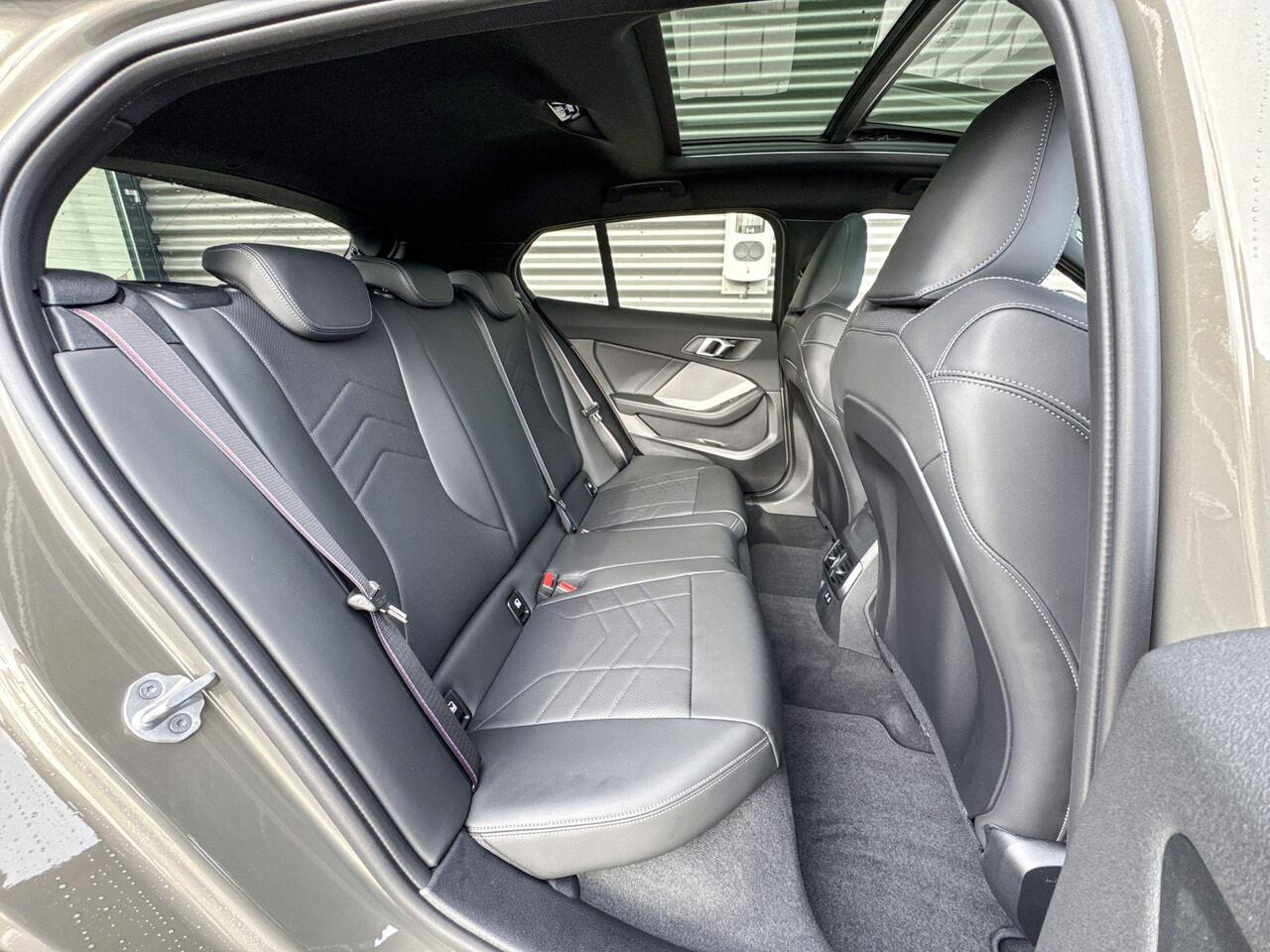 BMW 1-SERIE 120 M Sportpakket Pro / Innovation Pack / Comfort Access / Panoramadak