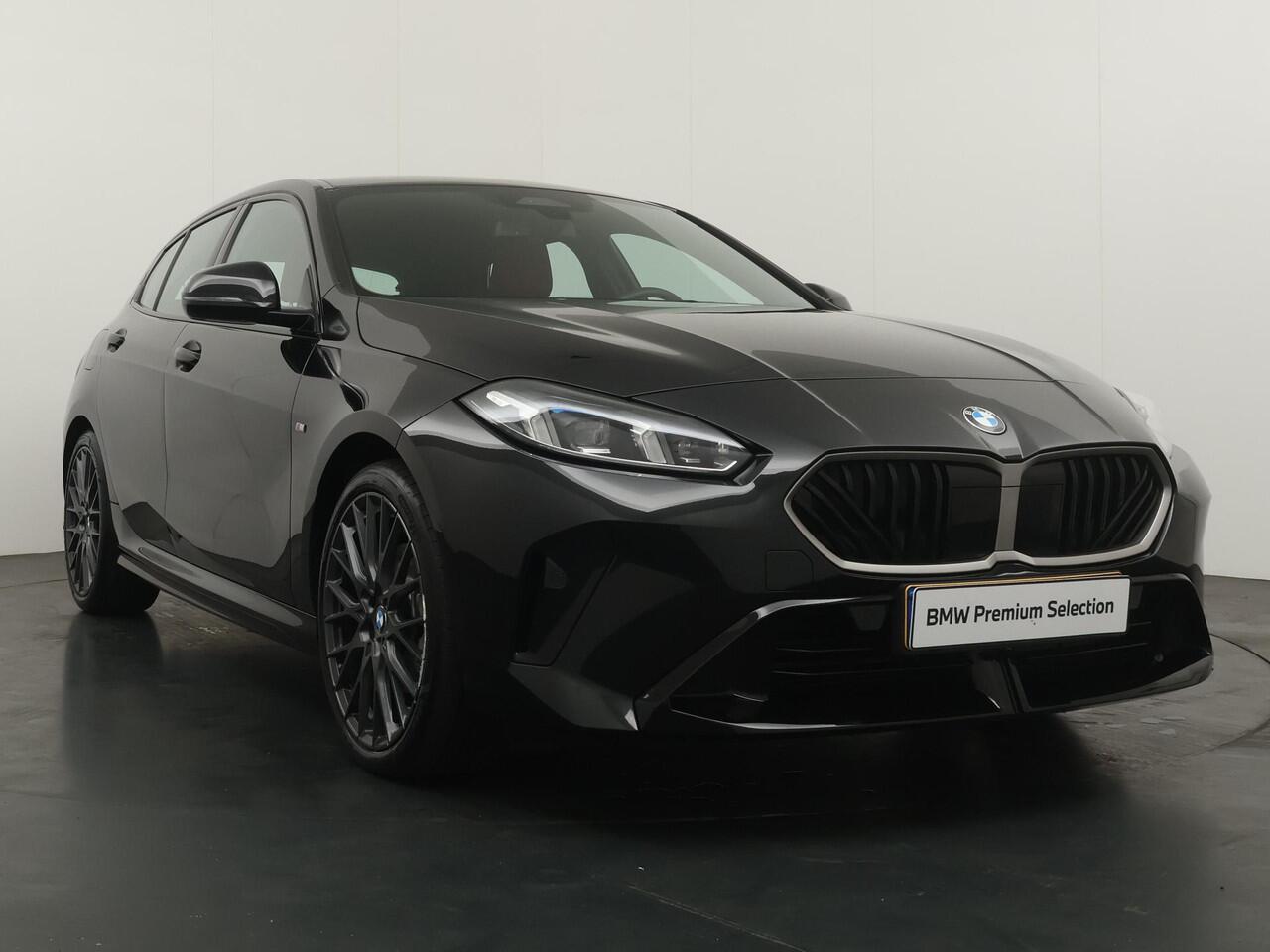 BMW 1-SERIE 120 M Sportpakket | Stoelverwarming | Comfort access | 19"