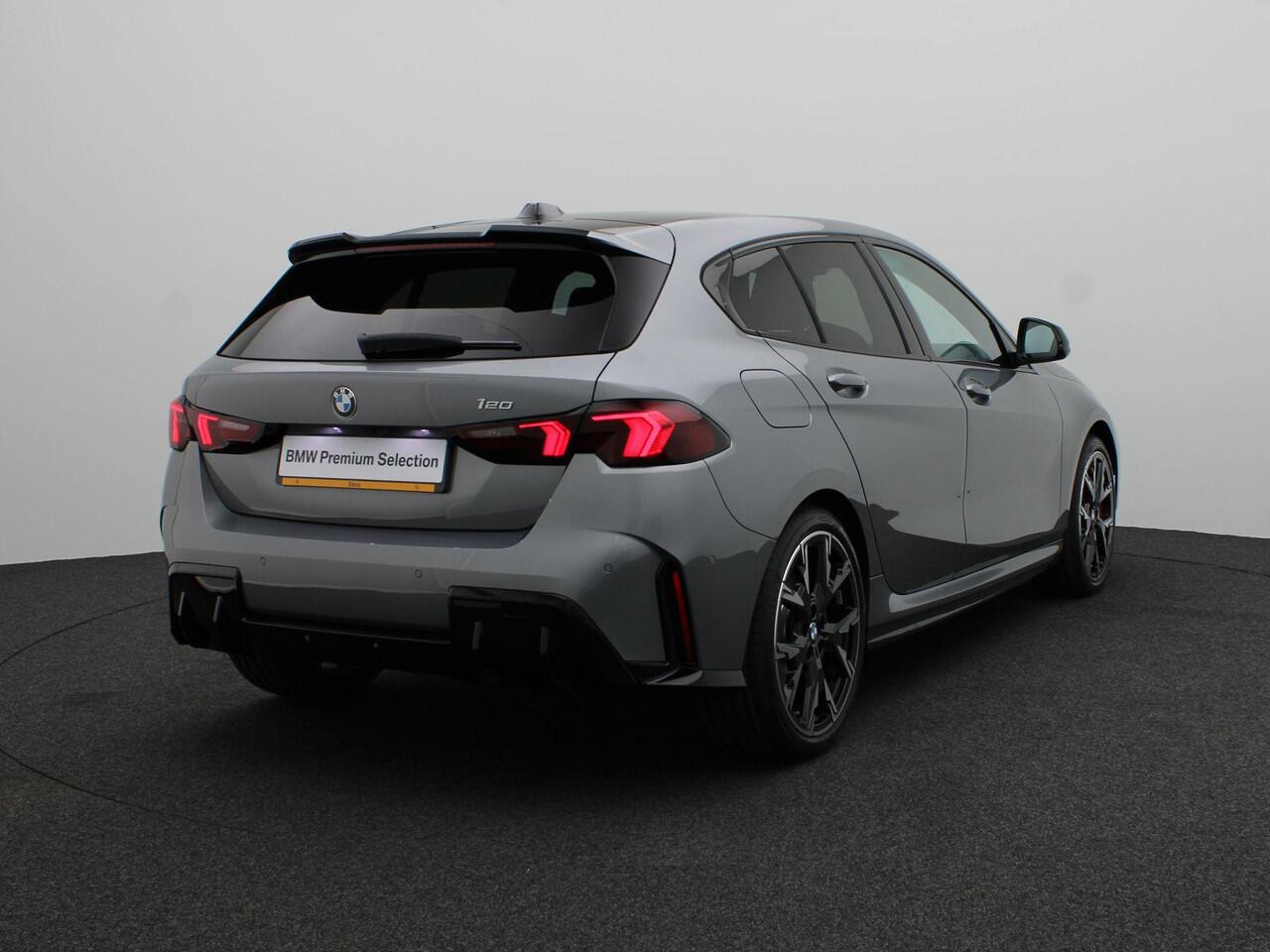 BMW 1-SERIE 120 M Sportpakket Pro | Premium Pack | Comfort Access | Driving Assistant | Parking Assistant | Harman Kardon | 19'' | Ekris Selection