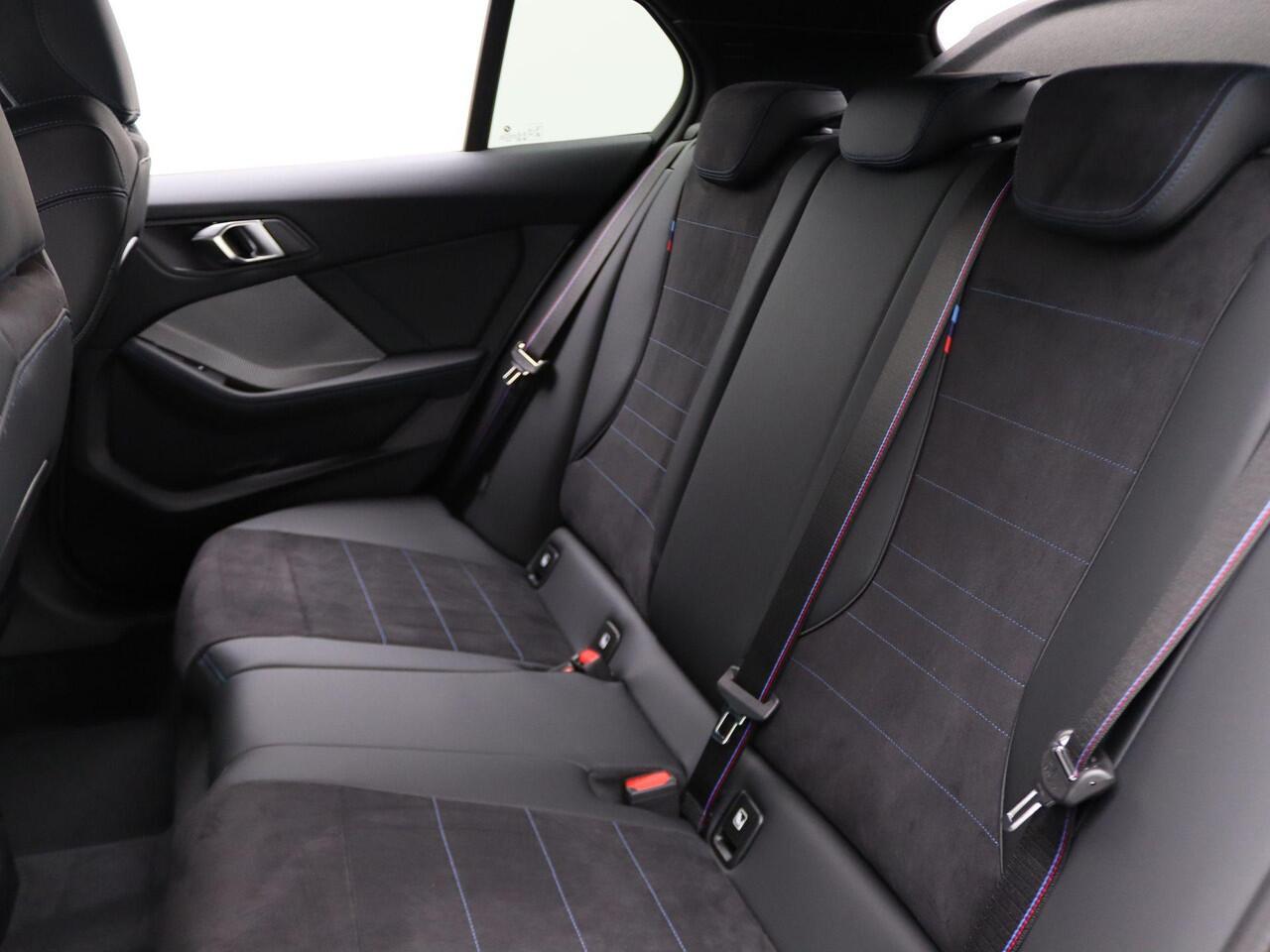 BMW 1-SERIE 120 M Sportpakket Pro | Premium Pack | Comfort Access | Driving Assistant | Parking Assistant | Harman Kardon | 19'' | Ekris Selection