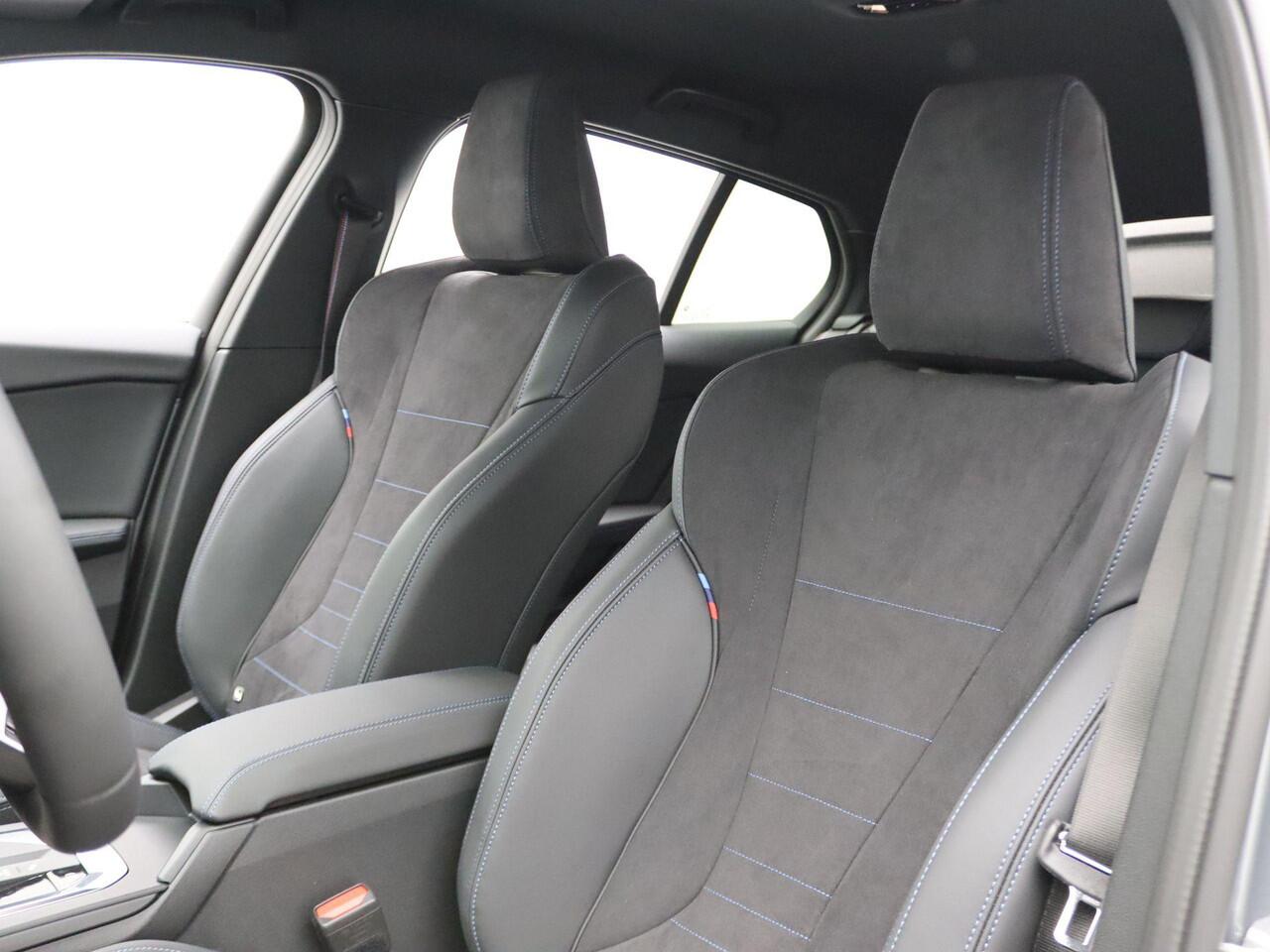 BMW 1-SERIE 120 M Sportpakket Pro | Premium Pack | Comfort Access | Driving Assistant | Parking Assistant | Harman Kardon | 19'' | Ekris Selection