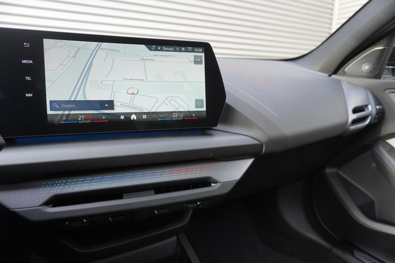 BMW 1-SERIE 120 High Executive | M Sportpakket Pro | Panoramadak | Innovation Pack | Iconic Glow | Ekris Selection