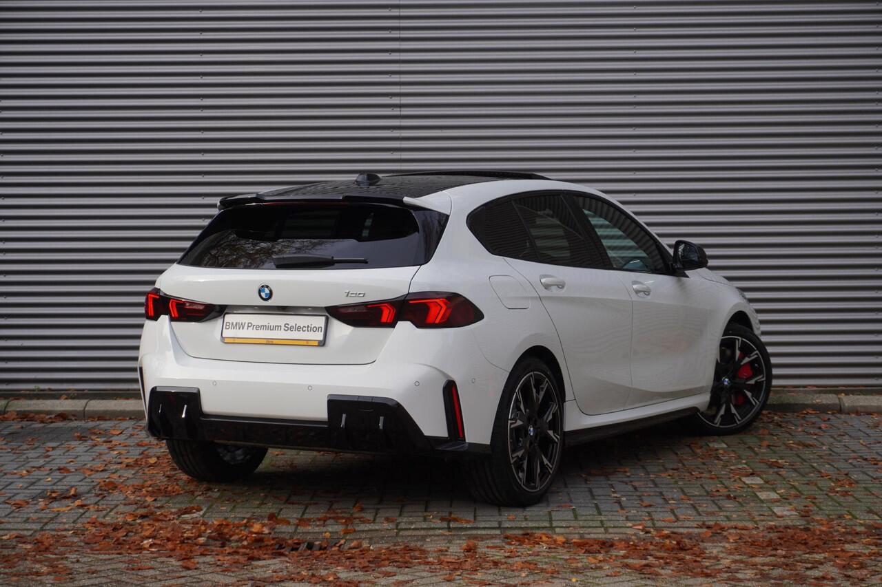 BMW 1-SERIE 120 High Executive | M Sportpakket Pro | Panoramadak | Innovation Pack | Iconic Glow | Ekris Selection