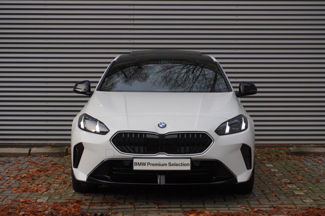 BMW 1-SERIE 120 High Executive | M Sportpakket Pro | Panoramadak | Innovation Pack | Iconic Glow | Ekris Selection