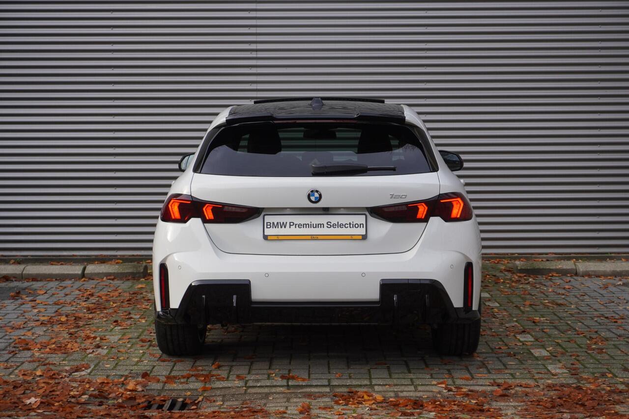 BMW 1-SERIE 120 High Executive | M Sportpakket Pro | Panoramadak | Innovation Pack | Iconic Glow | Ekris Selection