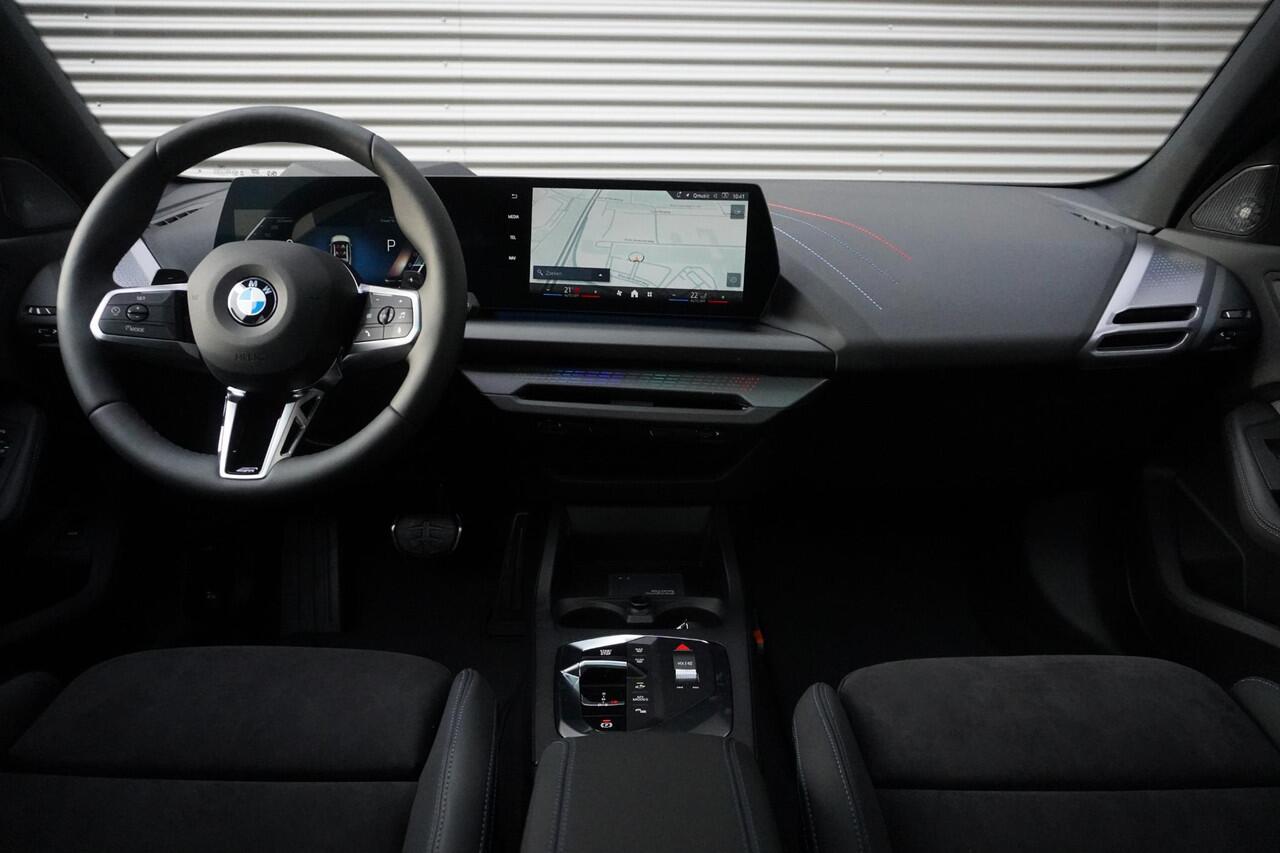 BMW 1-SERIE 120 High Executive | M Sportpakket Pro | Panoramadak | Innovation Pack | Iconic Glow | Ekris Selection