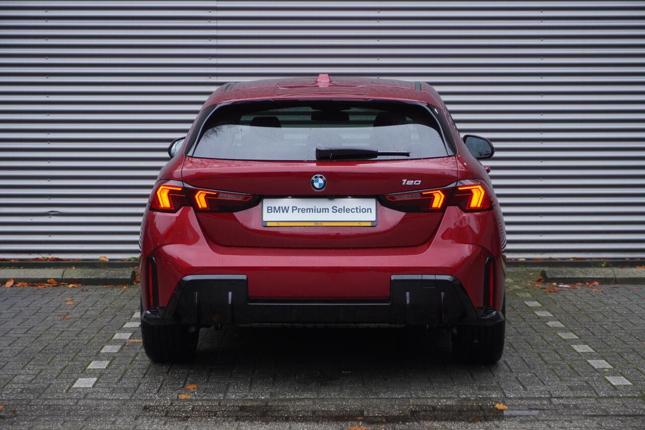 BMW 1-SERIE 120 M Sportpakket | Premium Pack | 19 inch LM M Y-spaak | Extra getint glas | Driving Assistant | Parking Assistant | Ekris Selection