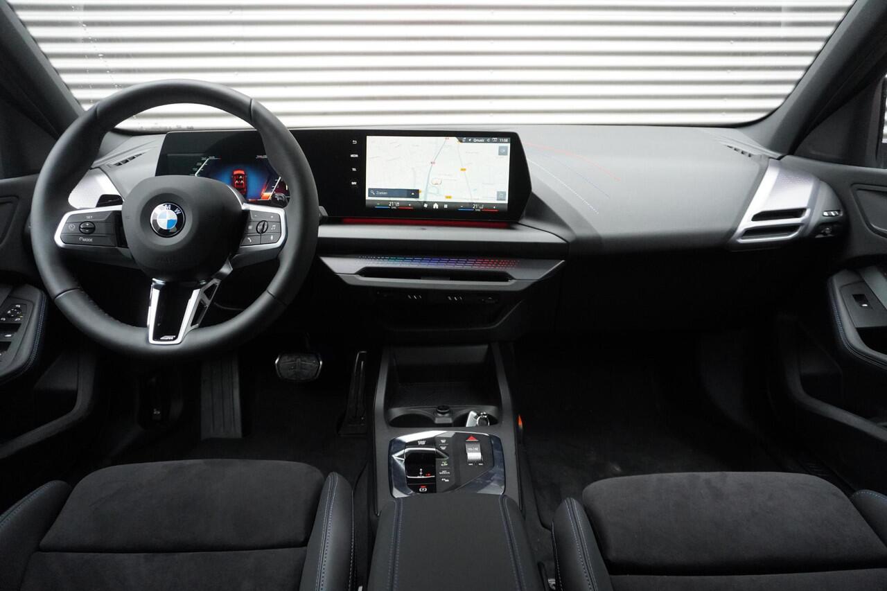 BMW 1-SERIE 120 M Sportpakket | Premium Pack | 19 inch LM M Y-spaak | Extra getint glas | Driving Assistant | Parking Assistant | Ekris Selection