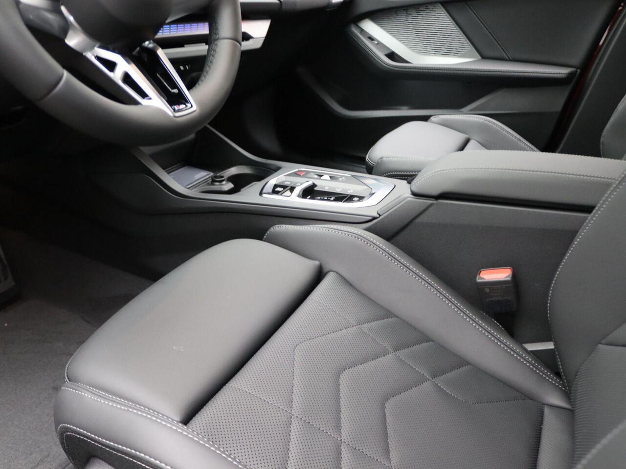 BMW 1-SERIE 120 M Sportpakket Pro | Premium Pack | Achteruitrijcamera | Extra Getint Glas | Driving Assistant | 18'' | Ekris Selection