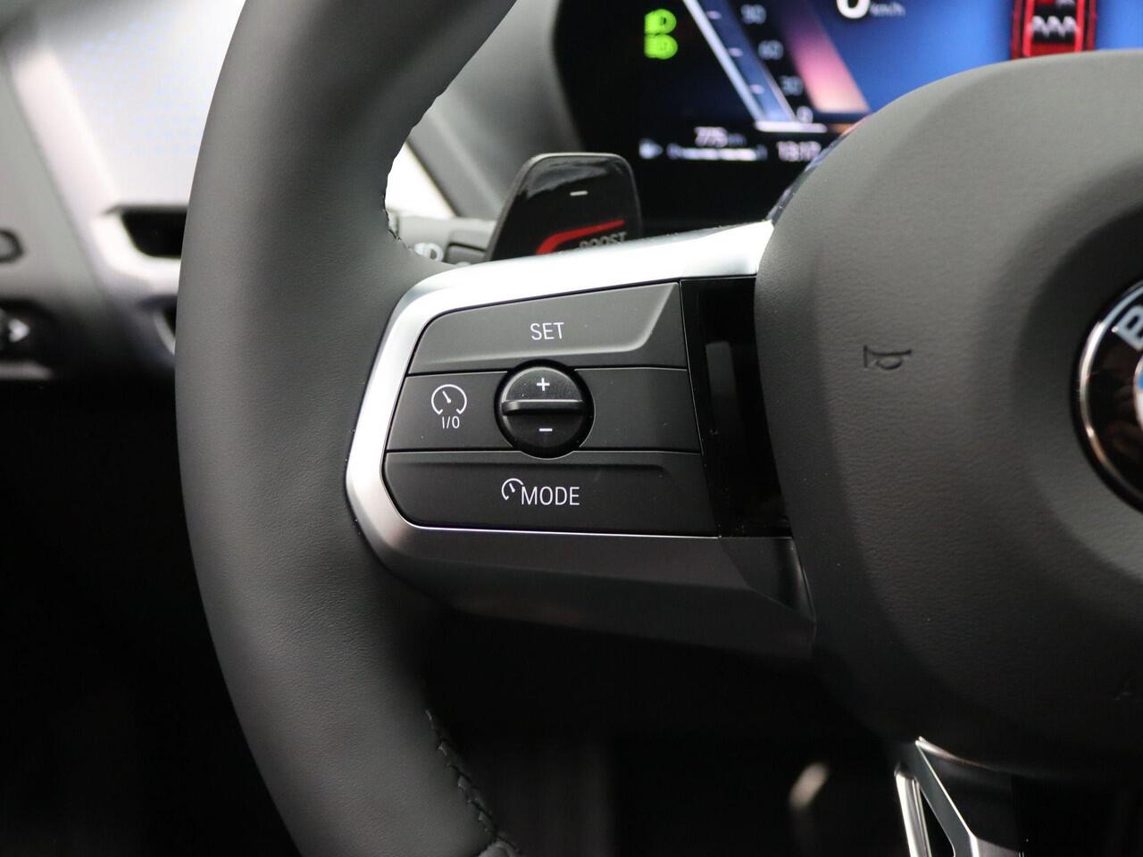 BMW 1-SERIE 120 M Sportpakket Pro | Premium Pack | Achteruitrijcamera | Extra Getint Glas | Driving Assistant | 18'' | Ekris Selection