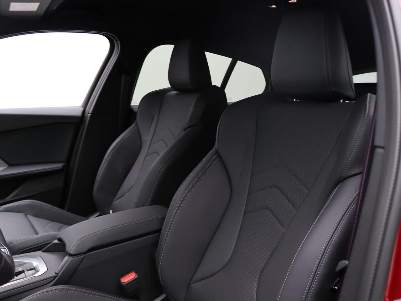 BMW 1-SERIE 120 M Sportpakket Pro | Premium Pack | Achteruitrijcamera | Extra Getint Glas | Driving Assistant | 18'' | Ekris Selection