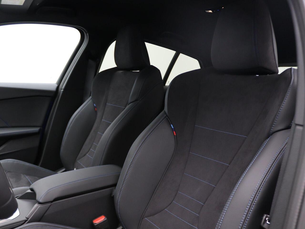 BMW 1-SERIE 120 M Sportpakket Pro | Premium Pack | Stuurwielrand Verwarmd | Achteruitrijcamera | Driving Assistant | 18'' | Ekris Selection