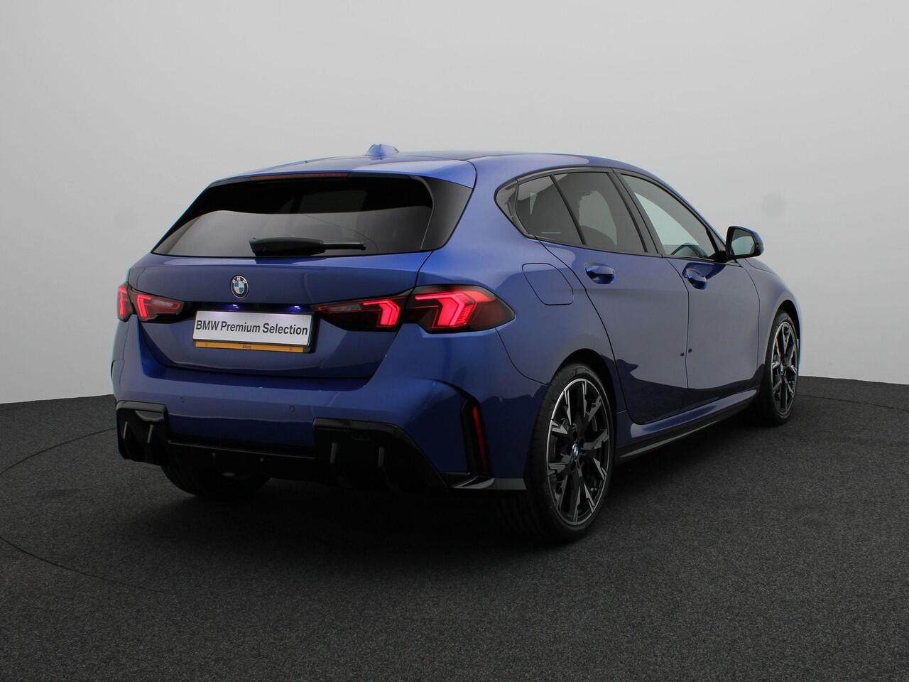 BMW 1-SERIE 120 M Sportpakket Pro | Premium Pack | Stuurwielrand Verwarmd | Achteruitrijcamera | Driving Assistant | 18'' | Ekris Selection