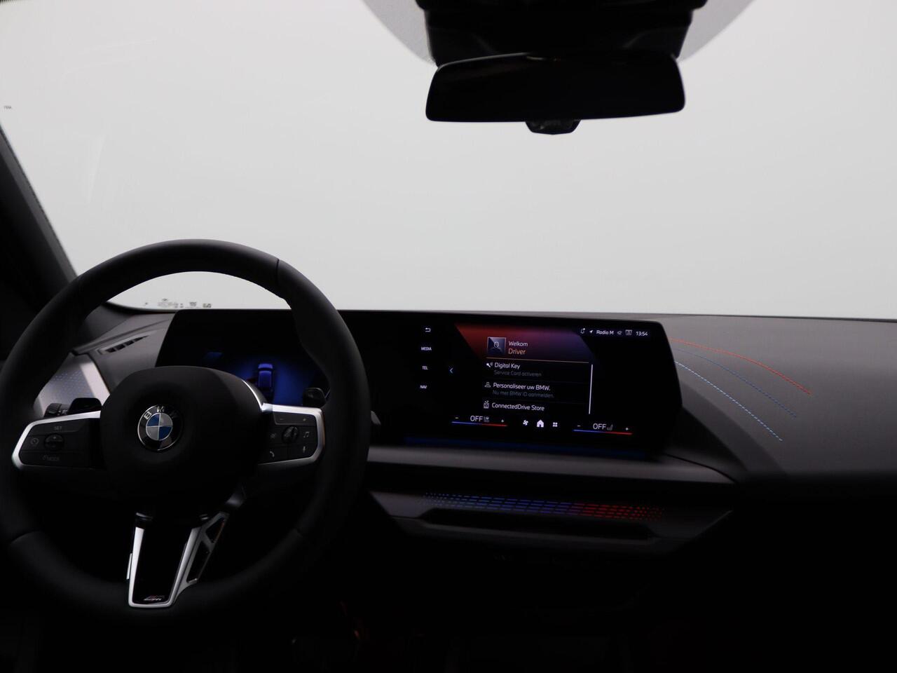 BMW 1-SERIE 120 M Sportpakket Pro | Premium Pack | Stuurwielrand Verwarmd | Achteruitrijcamera | Driving Assistant | 18'' | Ekris Selection