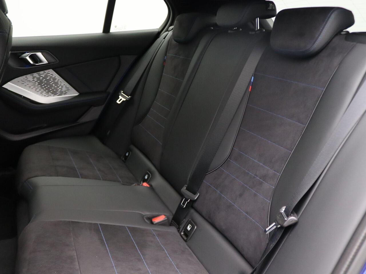 BMW 1-SERIE 120 M Sportpakket Pro | Premium Pack | Stuurwielrand Verwarmd | Achteruitrijcamera | Driving Assistant | 18'' | Ekris Selection