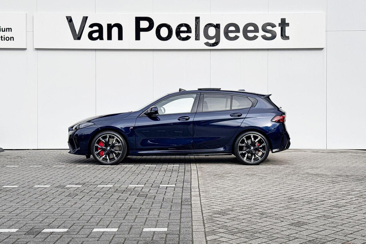 BMW 1-SERIE 123 xDrive | M Sport Pro | Premium Pack | Elektrisch Glazen Panoramadak | Harman Kardon