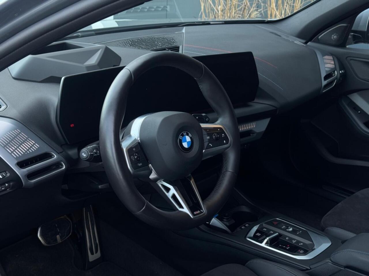 BMW 1-SERIE 120i M PACK 2025 LEDER SPORTVELGEN H&K LED WIDESCREEN