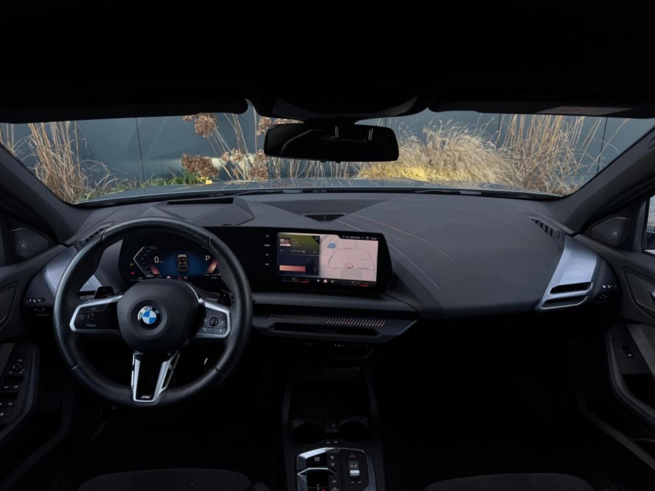 BMW 1-SERIE 120i M PACK 2025 LEDER SPORTVELGEN H&K LED WIDESCREEN