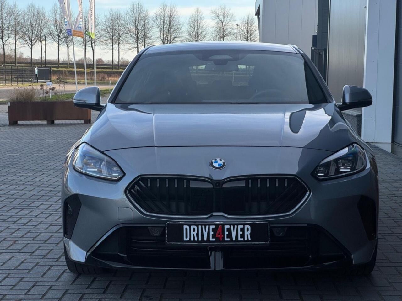 BMW 1-SERIE 120i M PACK 2025 LEDER SPORTVELGEN H&K LED WIDESCREEN