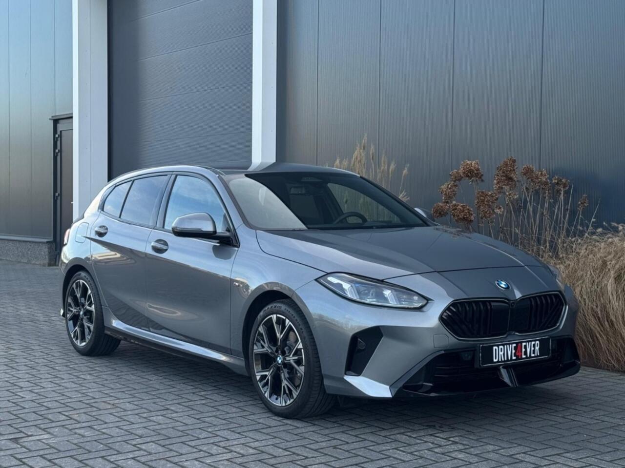 BMW 1-SERIE 120i M PACK 2025 LEDER SPORTVELGEN H&K LED WIDESCREEN