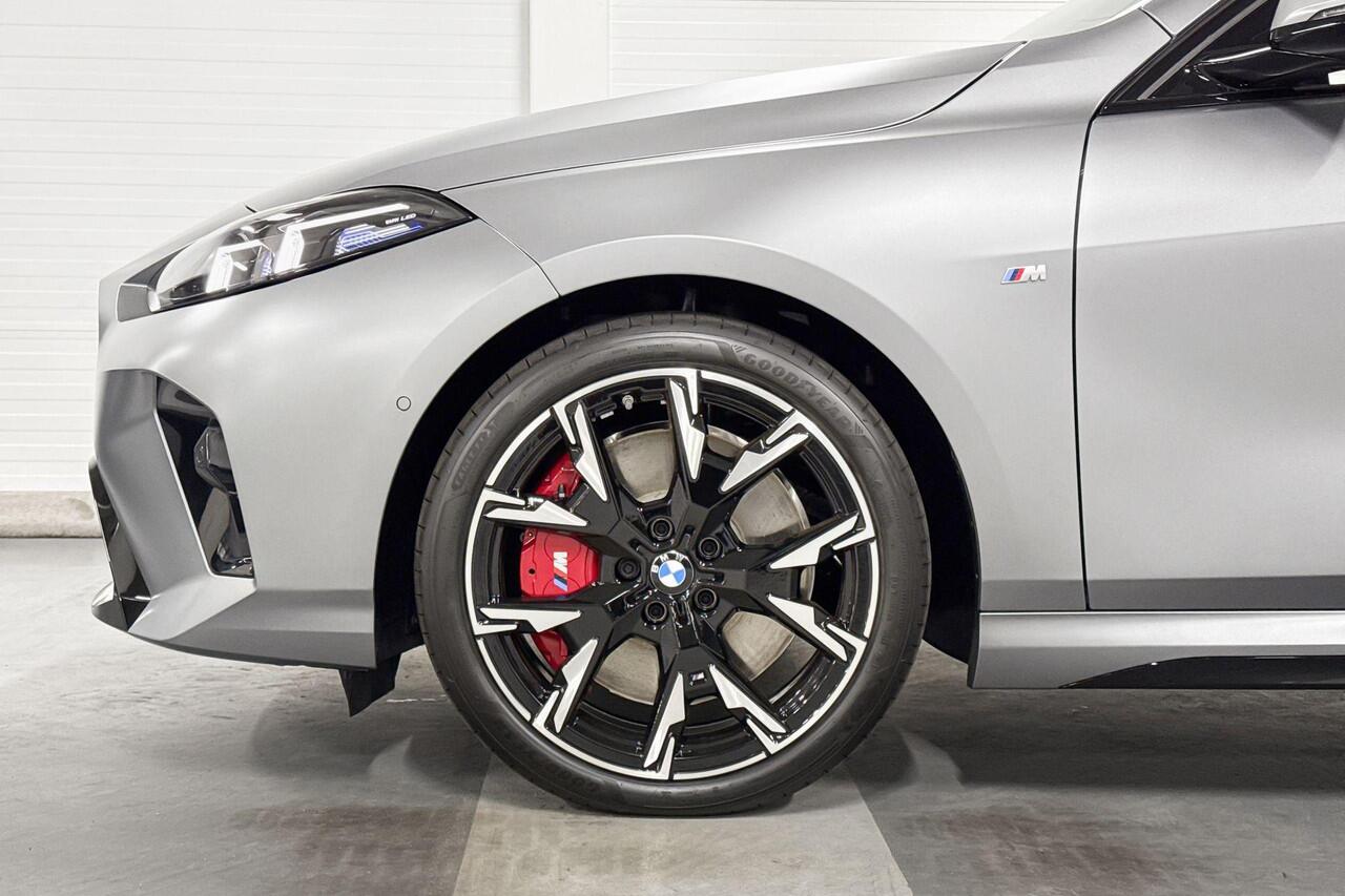 BMW 1-SERIE 120 | M-Sport Pro | Innovation Pack | Driving Assistant | Parking Assistant Plus | Harman/Kardon | Panoramadak | Comfort Access