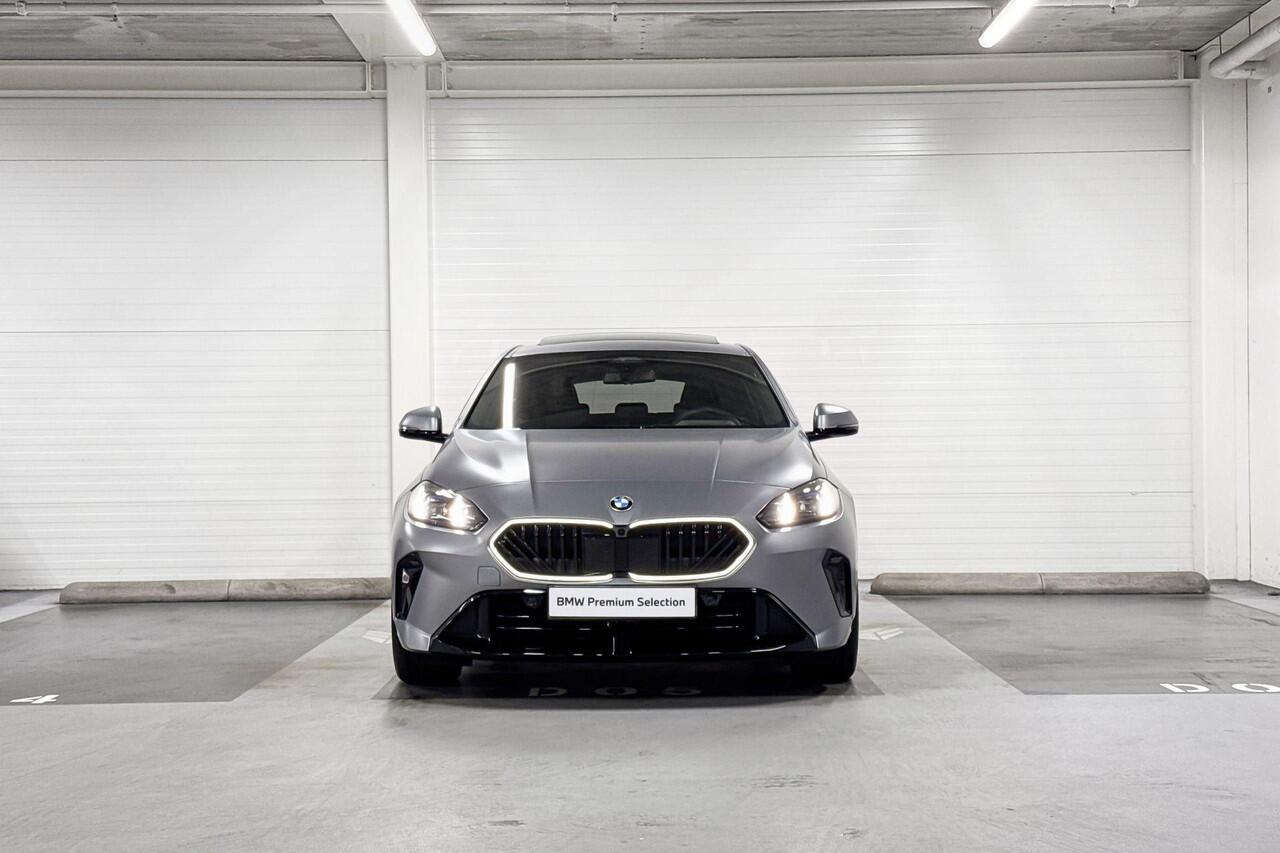 BMW 1-SERIE 120 | M-Sport Pro | Innovation Pack | Driving Assistant | Parking Assistant Plus | Harman/Kardon | Panoramadak | Comfort Access