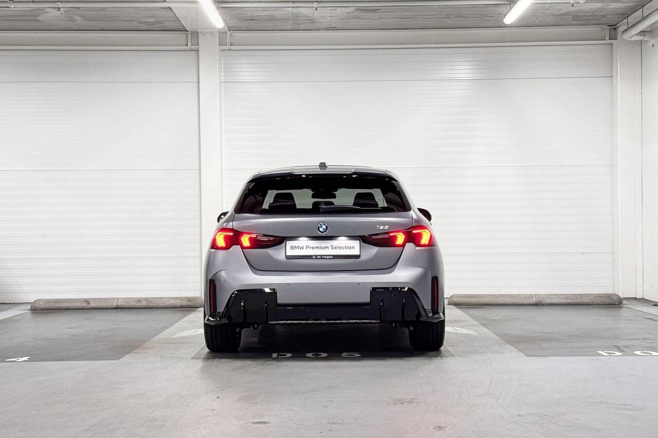 BMW 1-SERIE 120 | M-Sport Pro | Innovation Pack | Driving Assistant | Parking Assistant Plus | Harman/Kardon | Panoramadak | Comfort Access