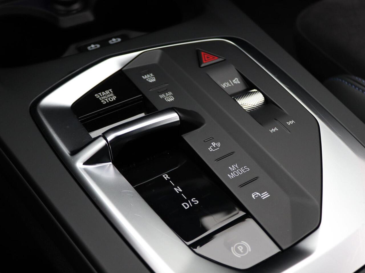 BMW 1-SERIE 120 M Sportpakket | Premium Pack | M Adaptief onderstel | Comfort Access | Driving Assistant | 19''