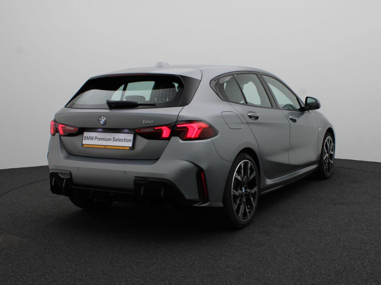 BMW 1-SERIE 120 M Sportpakket | Premium Pack | M Adaptief onderstel | Comfort Access | Driving Assistant | 19''