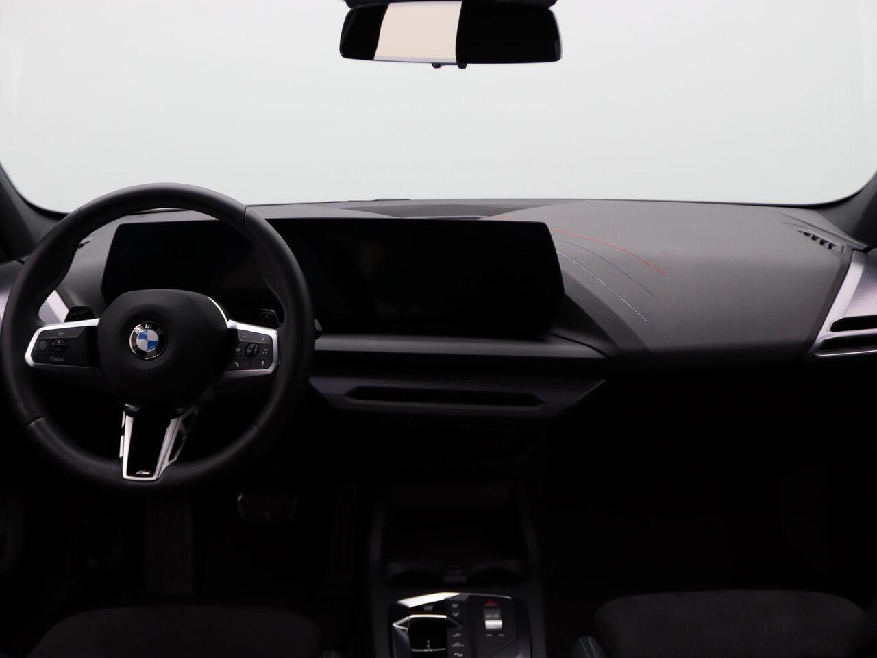 BMW 1-SERIE 120 M Sportpakket | Premium Pack | M Adaptief onderstel | Comfort Access | Driving Assistant | 19''