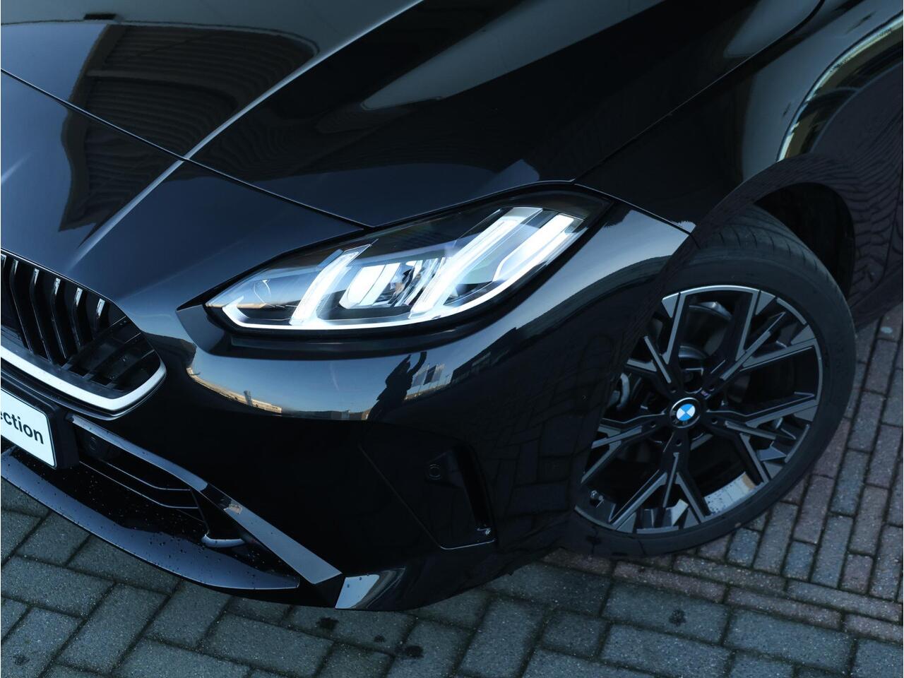 BMW 1-SERIE 120 M Sport Design Edition 18 inch LM/ Achteruitrijcamera/ Sportstoelen/ Getint Glas/ Stoelverwarming