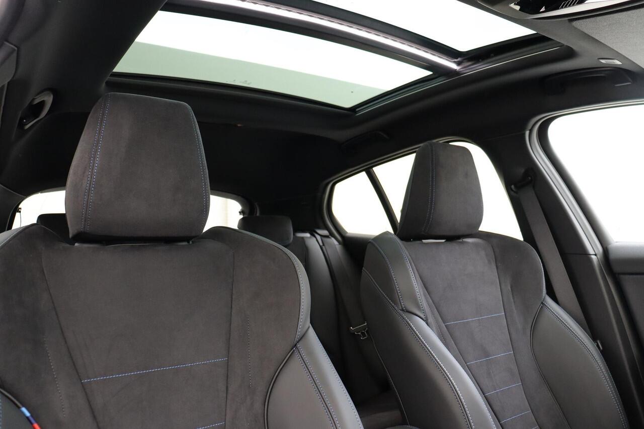 BMW 1-SERIE 120 M SPORT DESIGN EDITION -PANO.DAK|M-SPORT|PRIVACY.GLAS|STEPTRONIC|DRIVING.ASSISTANT|CARPLAY|STOELVERW.