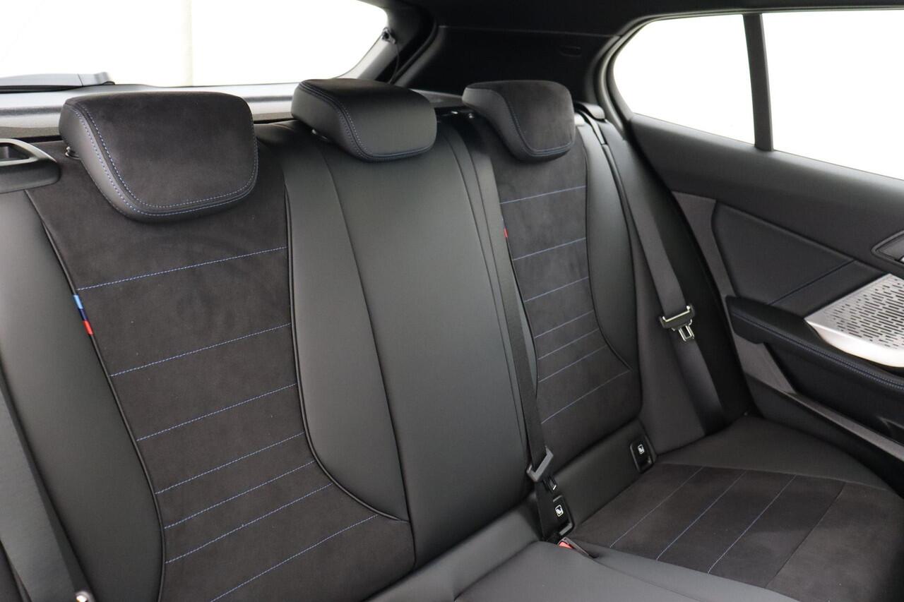 BMW 1-SERIE 120 M SPORT DESIGN EDITION -PANO.DAK|M-SPORT|PRIVACY.GLAS|STEPTRONIC|DRIVING.ASSISTANT|CARPLAY|STOELVERW.