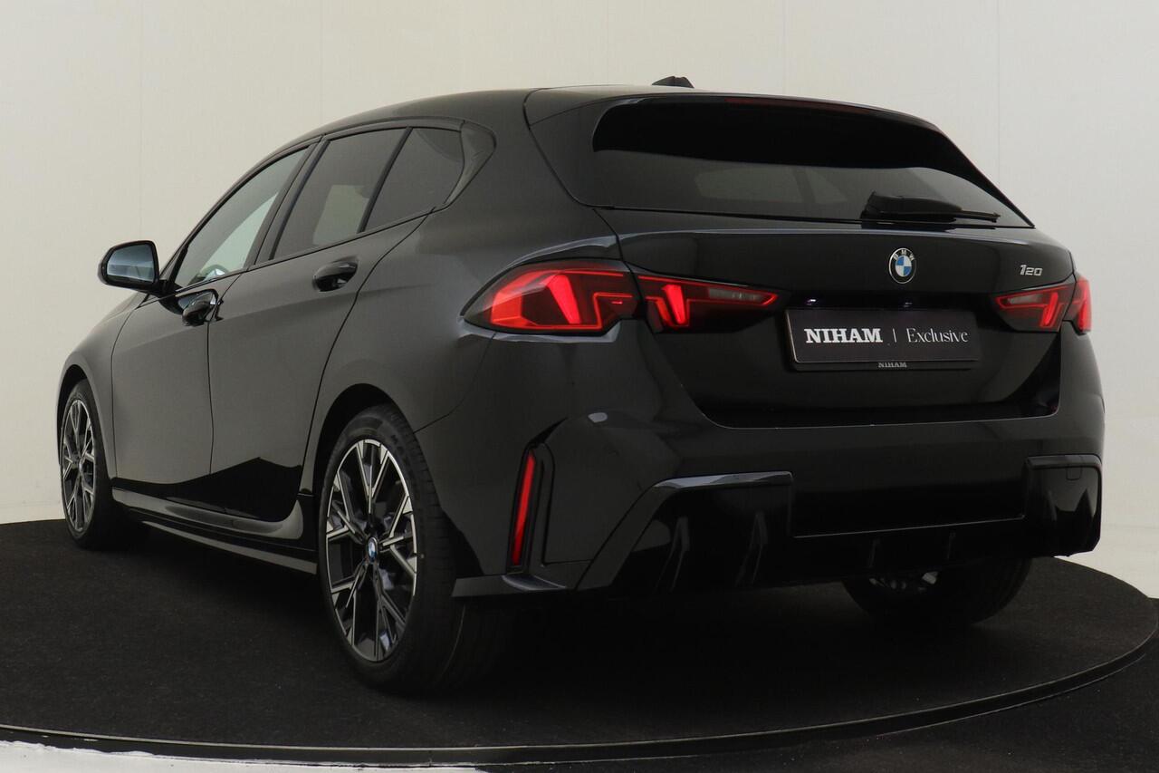 BMW 1-SERIE 120 M SPORT DESIGN EDITION -PANO.DAK|M-SPORT|PRIVACY.GLAS|STEPTRONIC|DRIVING.ASSISTANT|CARPLAY|STOELVERW.