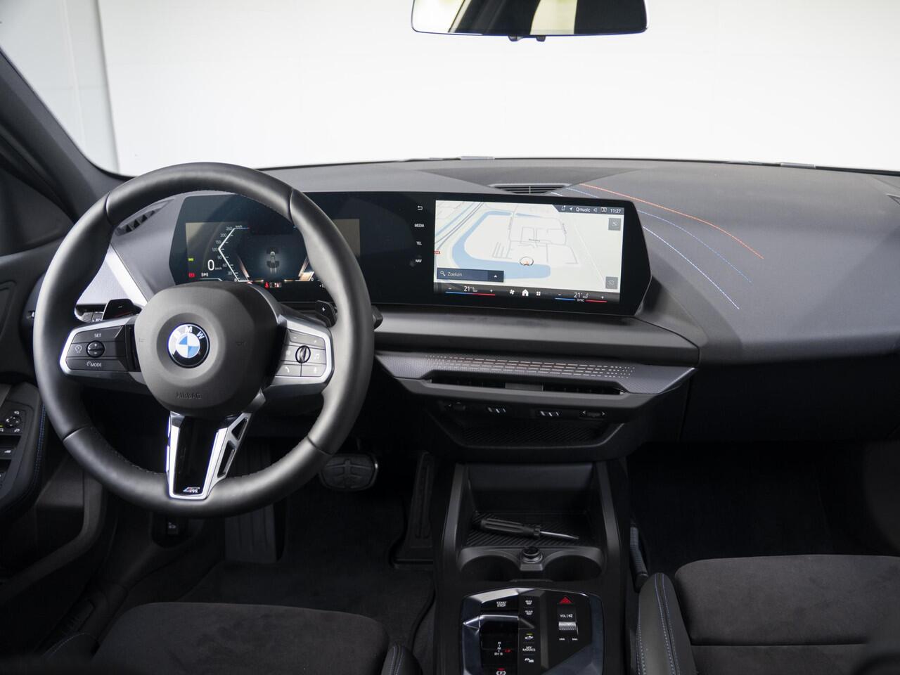 BMW 1-SERIE 120 | M Sportpakket | Premium Pack | Comfort Access | Stoelverwarming | Driving Assistant Plus | 18''