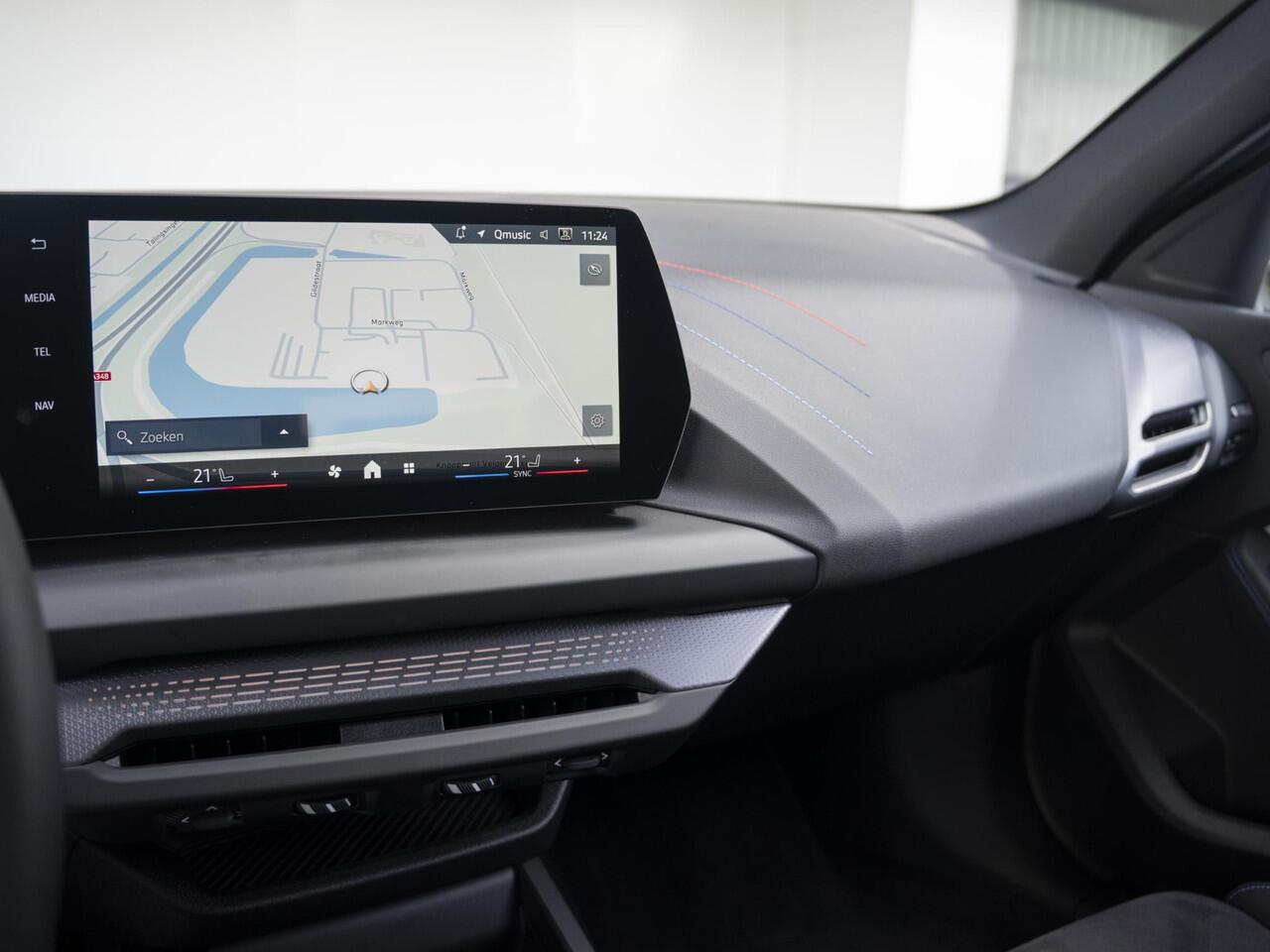 BMW 1-SERIE 120 | M Sportpakket | Premium Pack | Comfort Access | Stoelverwarming | Driving Assistant Plus | 18''