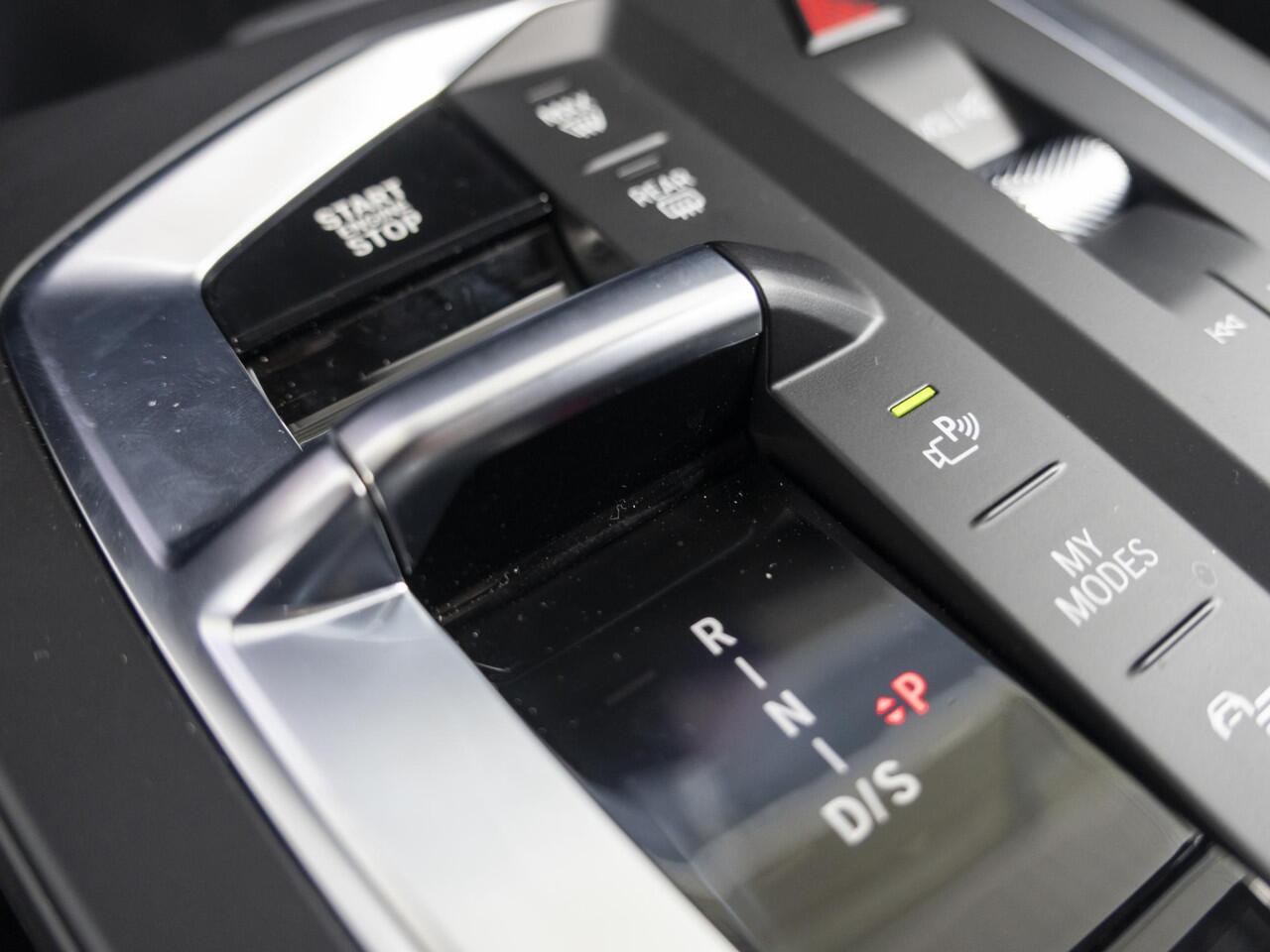 BMW 1-SERIE 120 | M Sportpakket | Premium Pack | Comfort Access | Stoelverwarming | Driving Assistant Plus | 18''