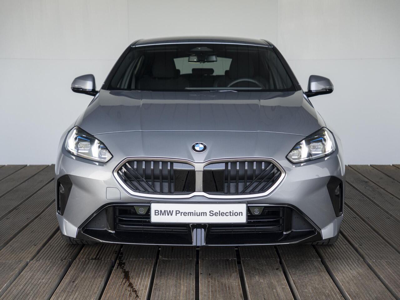 BMW 1-SERIE 120 | M Sportpakket | Premium Pack | Comfort Access | Stoelverwarming | Driving Assistant Plus | 18''