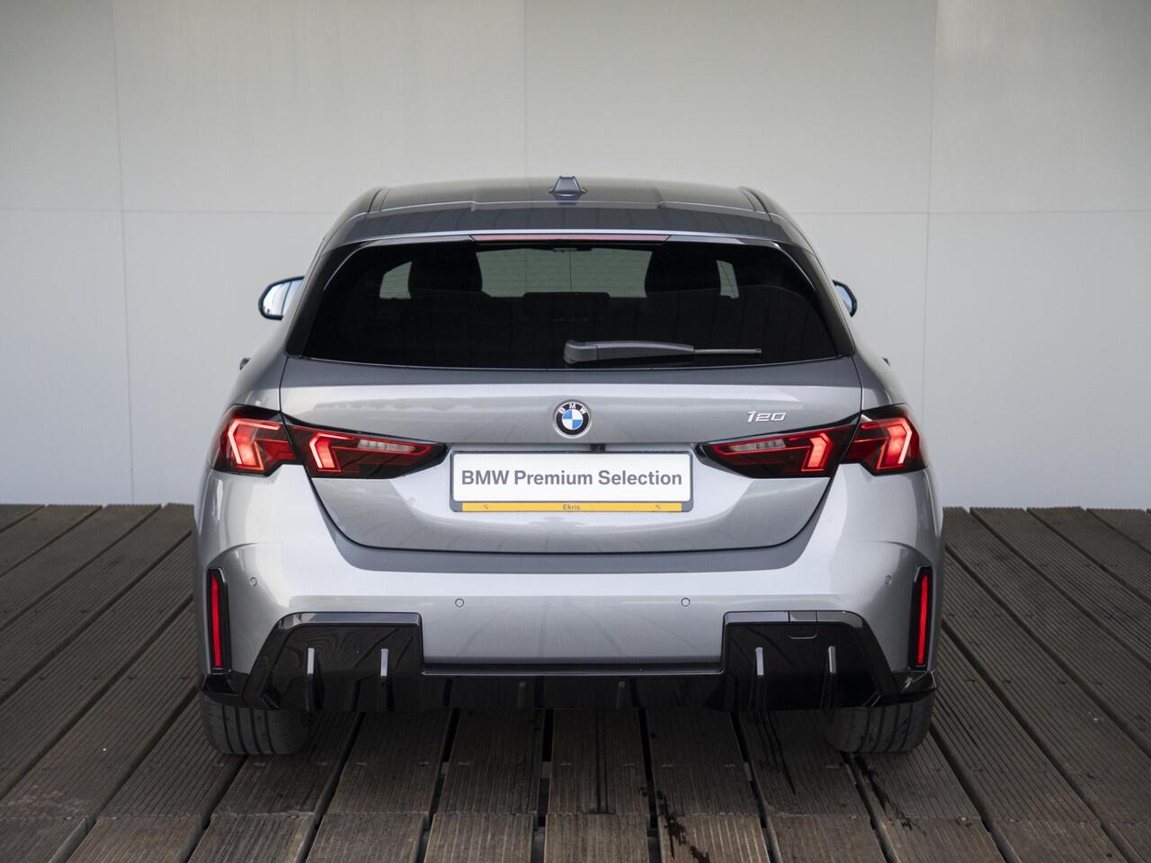 BMW 1-SERIE 120 | M Sportpakket | Premium Pack | Comfort Access | Stoelverwarming | Driving Assistant Plus | 18''