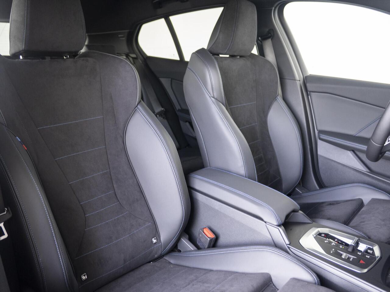 BMW 1-SERIE 120 | M Sportpakket | Premium Pack | Comfort Access | Stoelverwarming | Driving Assistant Plus | 18''