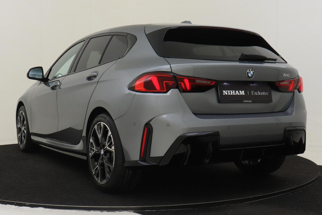 BMW 1-SERIE 120 M SPORT DESIGN EDITION -PANO.DAK|M-SPORT|PRIVACY.GLAS|STEPTRONIC|DRIVING.ASSISTANT|CARPLAY|STOELVERW.