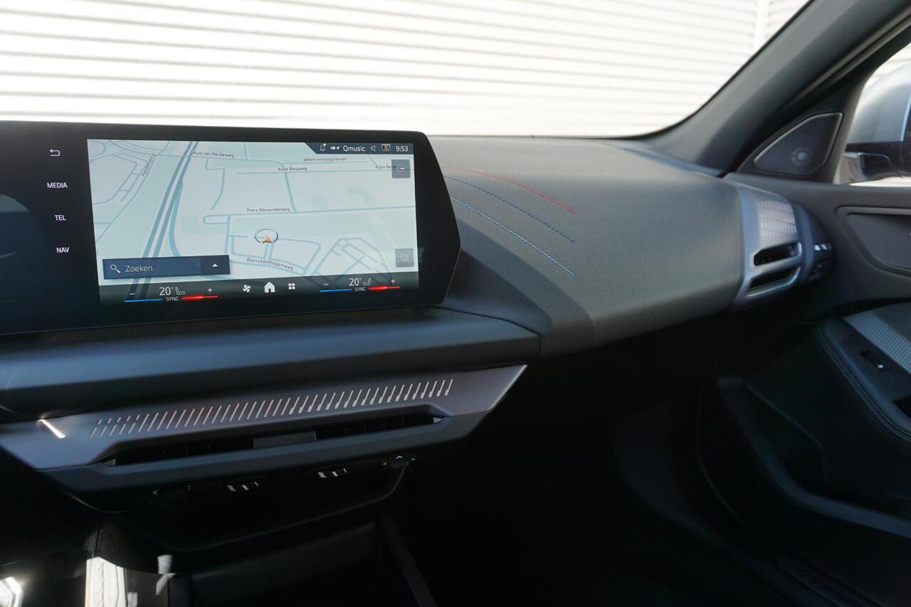 BMW 1-SERIE 5-deurs 120 M Sportpakket Executive | Innovation Pack | Harman-Kardon | Head-Up Display | Getinte Ramen Achter | Lentevoordeel