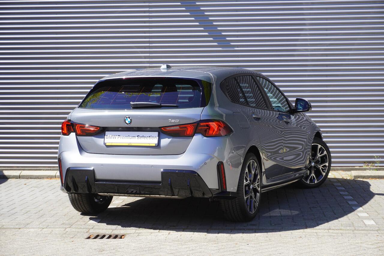 BMW 1-SERIE 5-deurs 120 M Sportpakket Executive | Innovation Pack | Harman-Kardon | Head-Up Display | Getinte Ramen Achter | Lentevoordeel