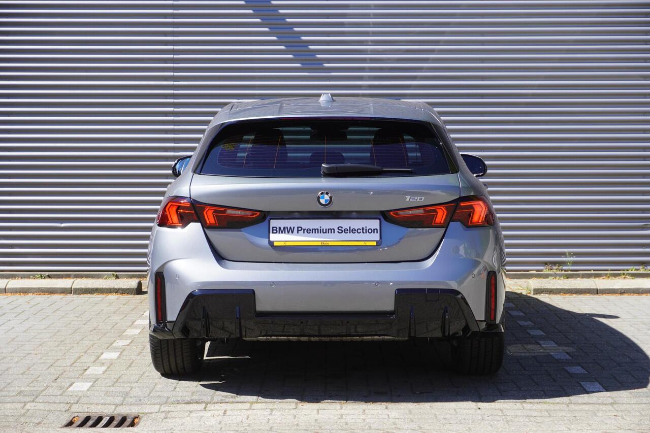 BMW 1-SERIE 5-deurs 120 M Sportpakket Executive | Innovation Pack | Harman-Kardon | Head-Up Display | Getinte Ramen Achter | Lentevoordeel