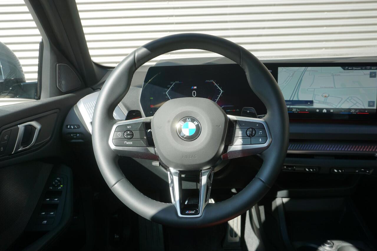 BMW 1-SERIE 5-deurs 120 M Sportpakket Executive | Innovation Pack | Harman-Kardon | Head-Up Display | Getinte Ramen Achter | Lentevoordeel